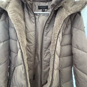 Laundry By Shelli Segal Women's Beige Puffer Coat with Faux Fur